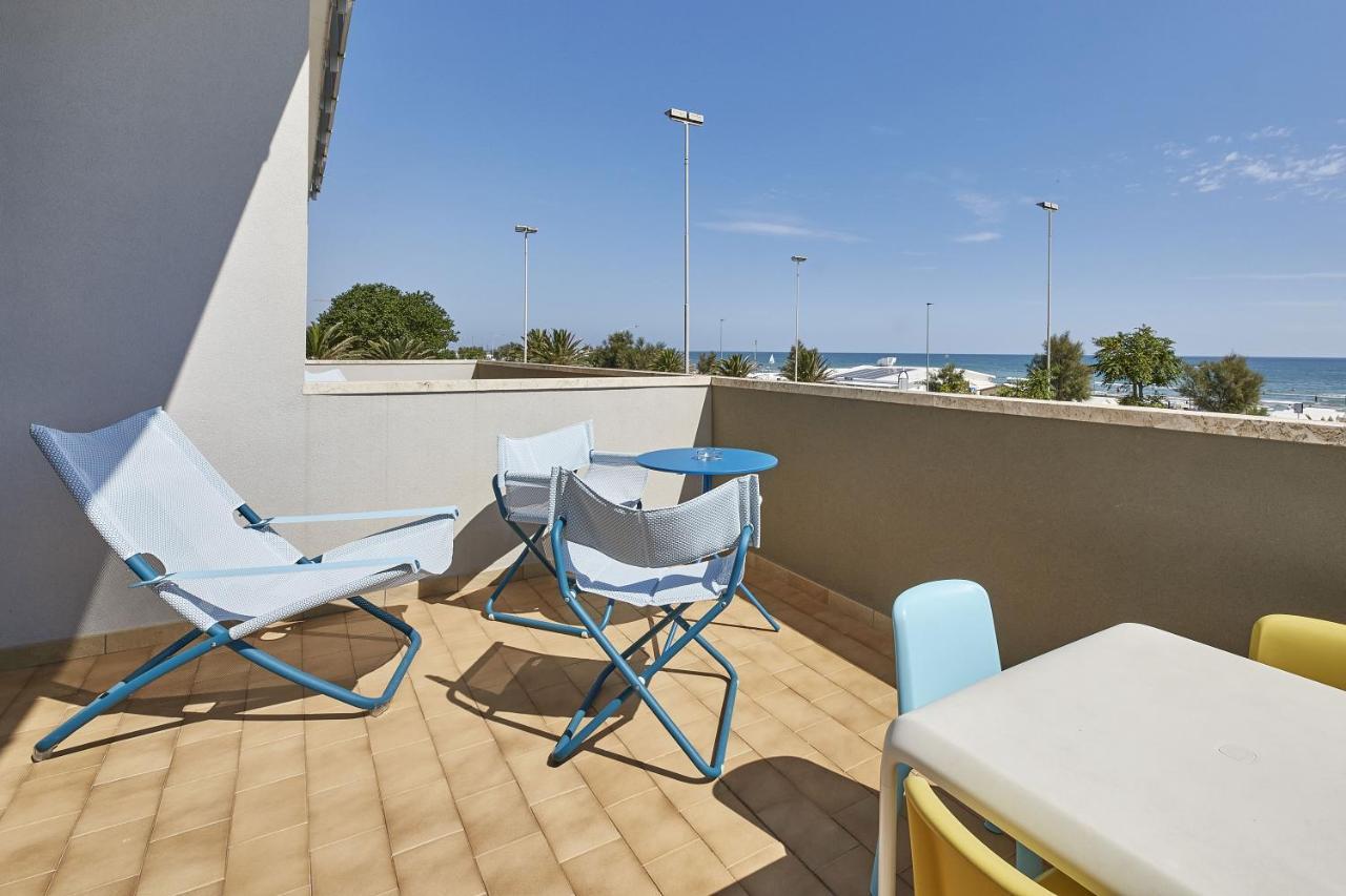 Hotel Tritone เซนีกัลเลีย ภายนอก รูปภาพ
