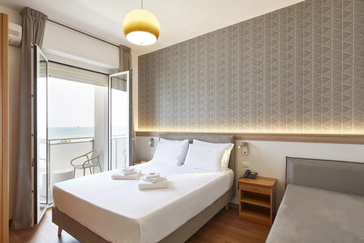 Hotel Tritone เซนีกัลเลีย ภายนอก รูปภาพ