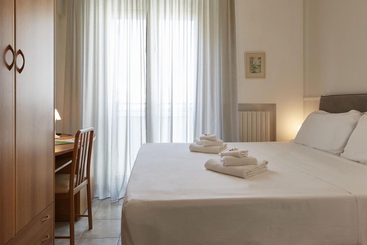 Hotel Tritone เซนีกัลเลีย ภายนอก รูปภาพ