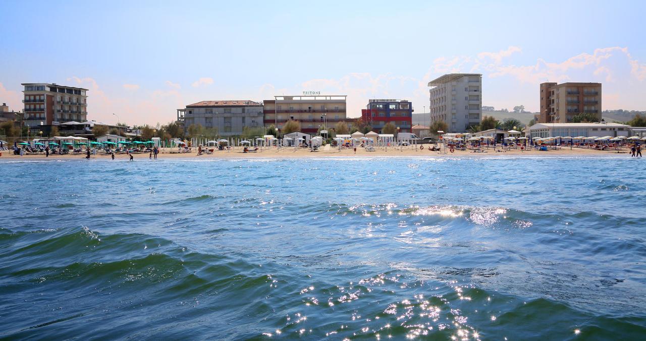 Hotel Tritone เซนีกัลเลีย ภายนอก รูปภาพ