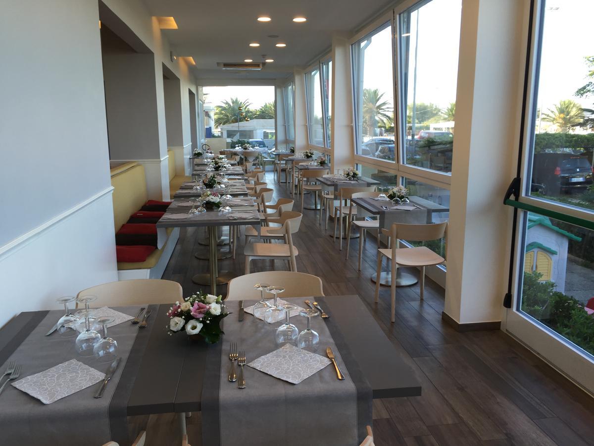 Hotel Tritone เซนีกัลเลีย ภายนอก รูปภาพ