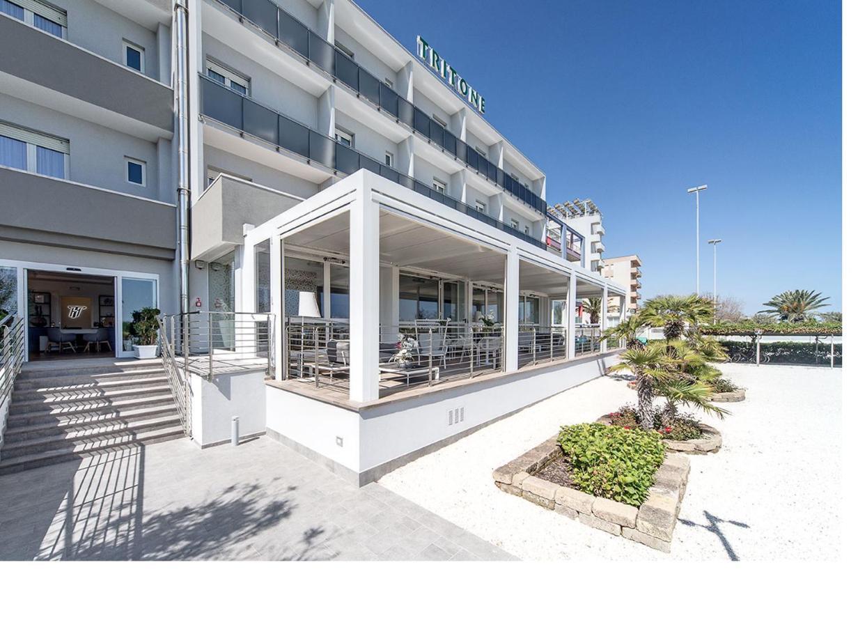 Hotel Tritone เซนีกัลเลีย ภายนอก รูปภาพ