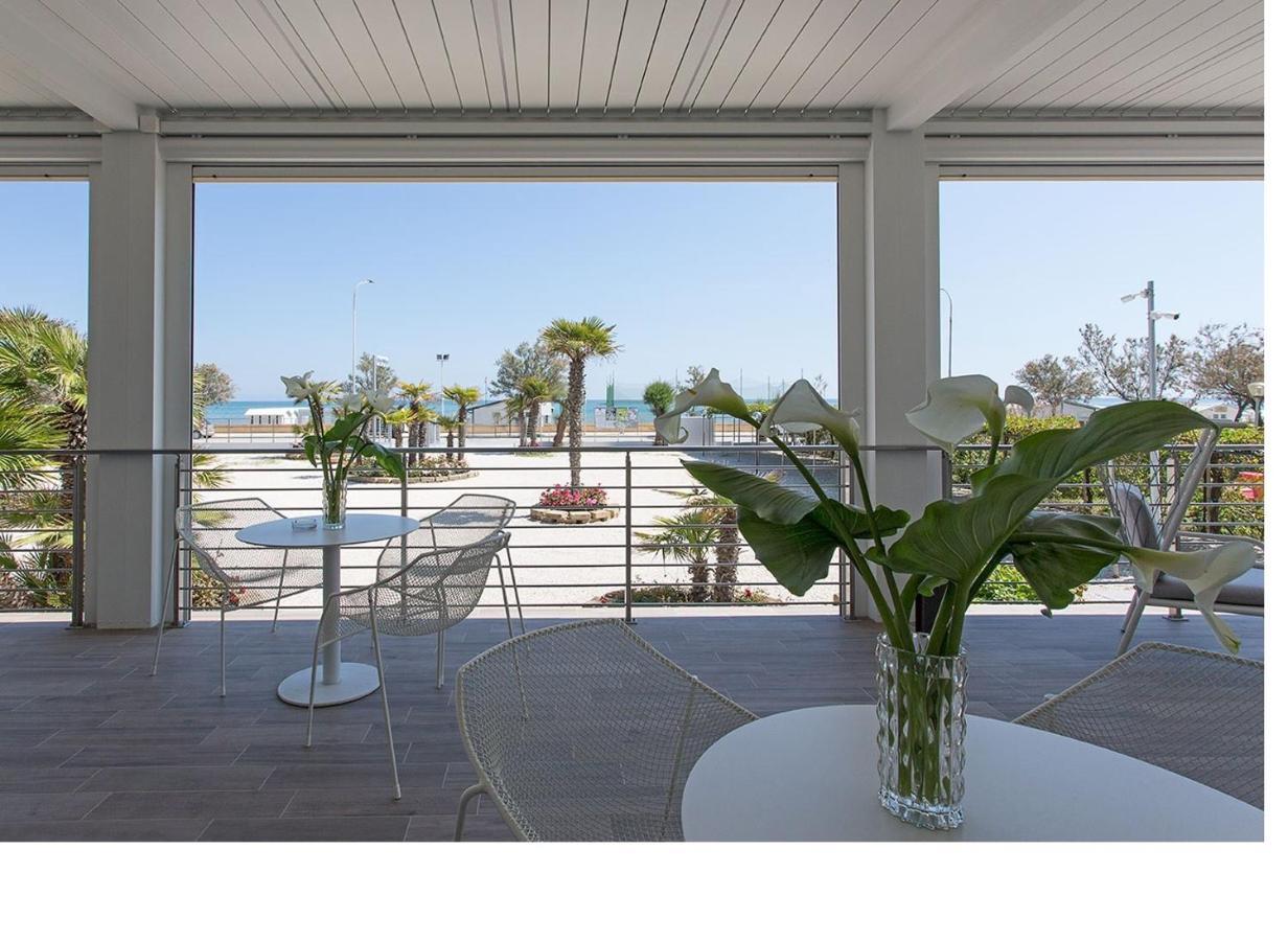 Hotel Tritone เซนีกัลเลีย ภายนอก รูปภาพ