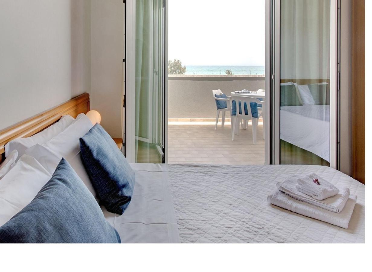 Hotel Tritone เซนีกัลเลีย ภายนอก รูปภาพ
