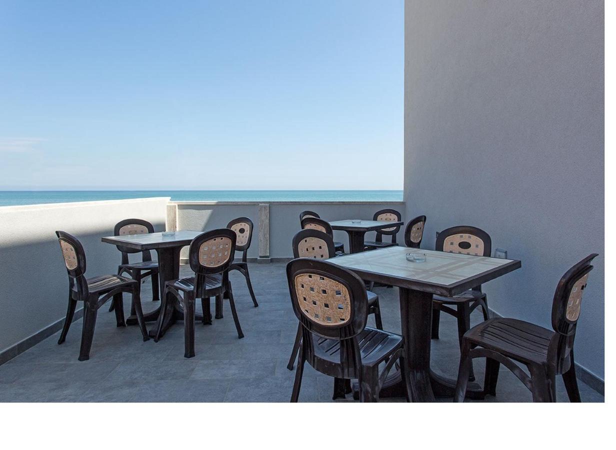 Hotel Tritone เซนีกัลเลีย ภายนอก รูปภาพ