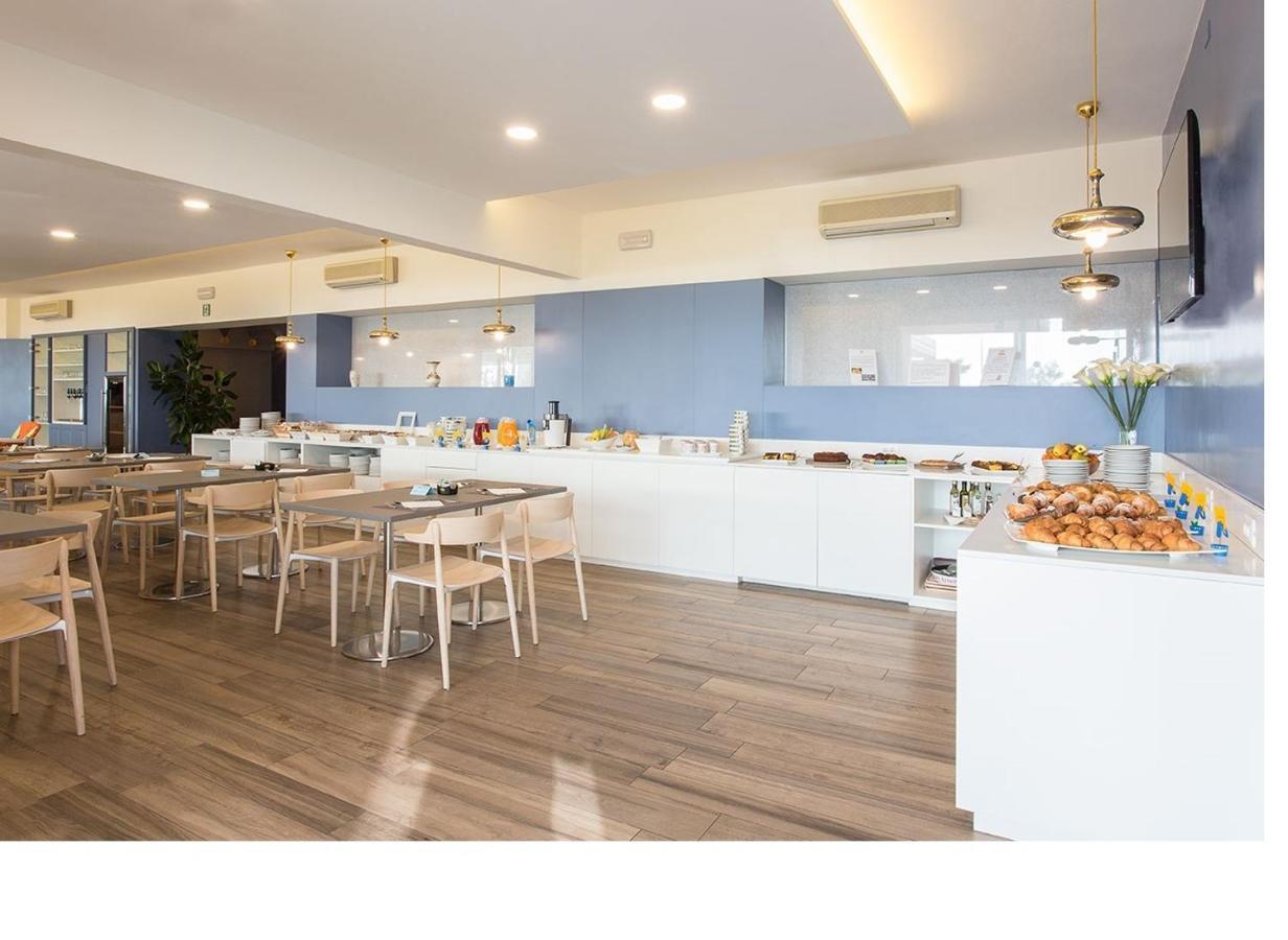Hotel Tritone เซนีกัลเลีย ภายนอก รูปภาพ