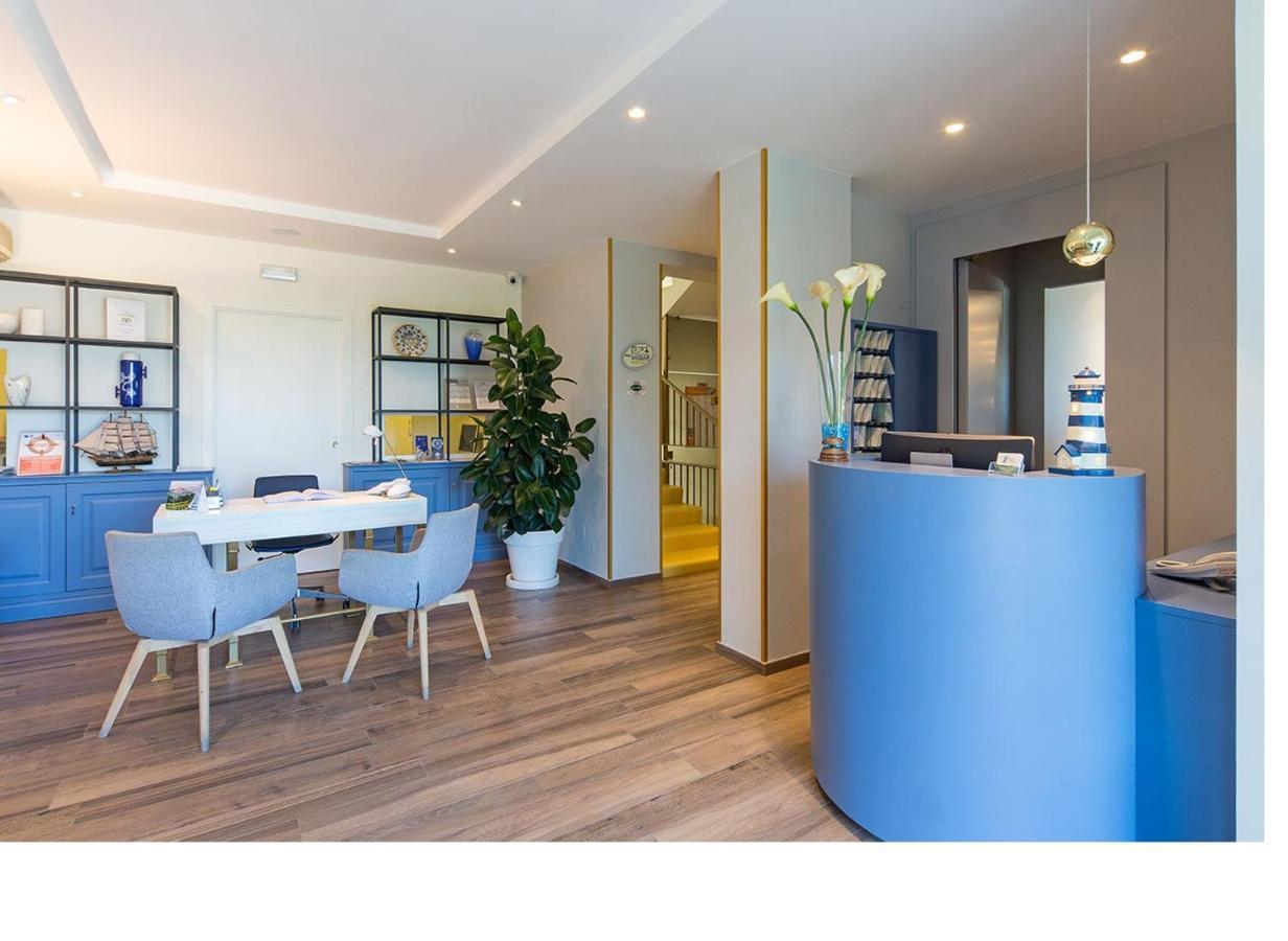 Hotel Tritone เซนีกัลเลีย ภายนอก รูปภาพ