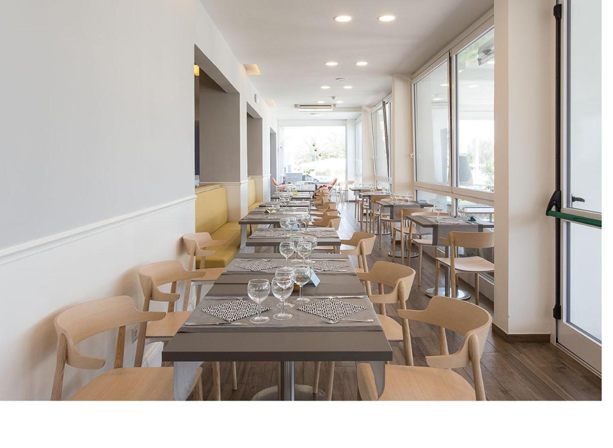 Hotel Tritone เซนีกัลเลีย ภายนอก รูปภาพ