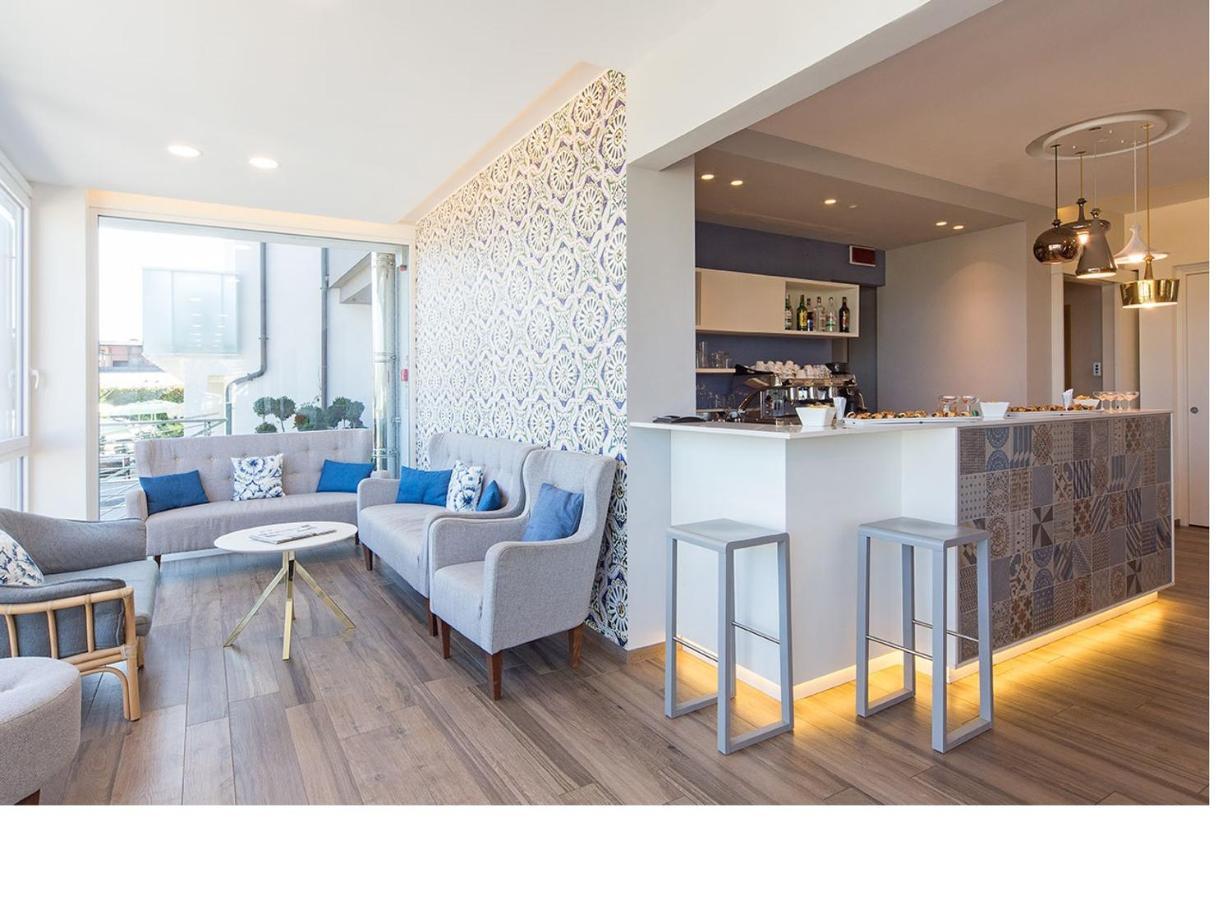 Hotel Tritone เซนีกัลเลีย ภายนอก รูปภาพ