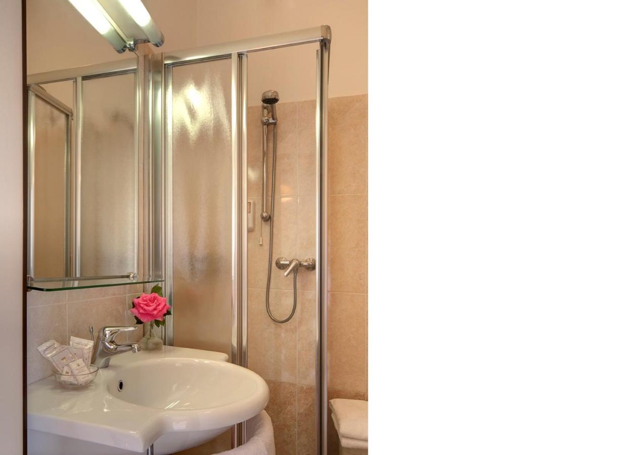 Hotel Tritone เซนีกัลเลีย ภายนอก รูปภาพ